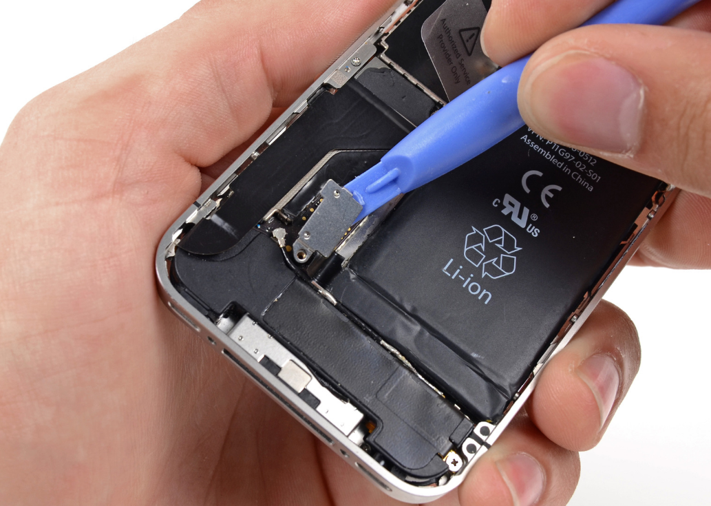 Как заменить аккумулятор на iPhone 4