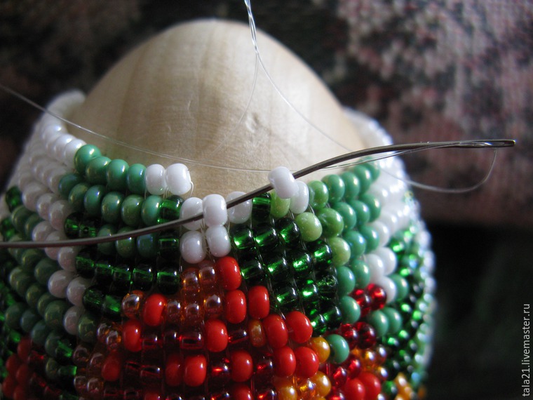 Плетение пасхального яйца из бисера в технике «бисерное ткачество», фото № 14