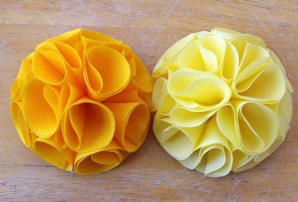 Изготовить цветы из ткани просто, главное - ознакомиться с пошаговой инструкцией