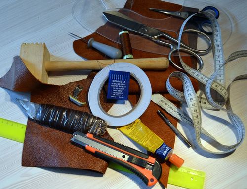 Инструменты для пошива сумки из кожи
