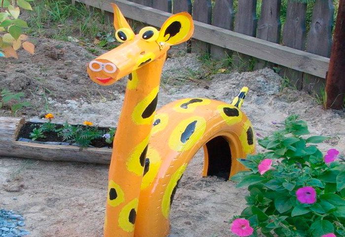 Жираф из автошин
