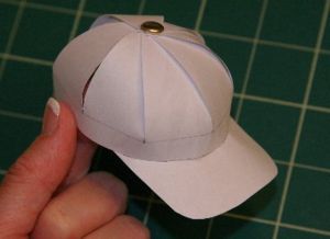 как сделать шапку из бумаги_21