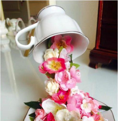парящая чашка с цветами канзаши